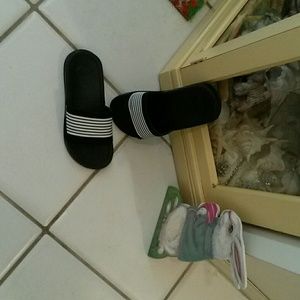 Blue natical flip flops Everlast brand